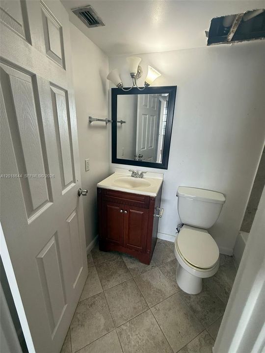 Activo con contrato: $1,300 (1 camas, 1 baños, 790 Pies cuadrados)