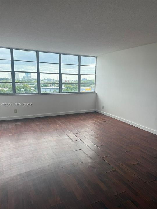 Activo con contrato: $1,300 (1 camas, 1 baños, 790 Pies cuadrados)