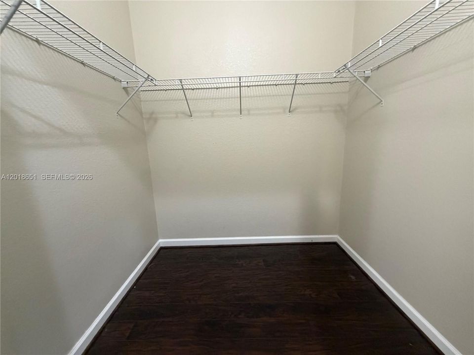 Walking Closet