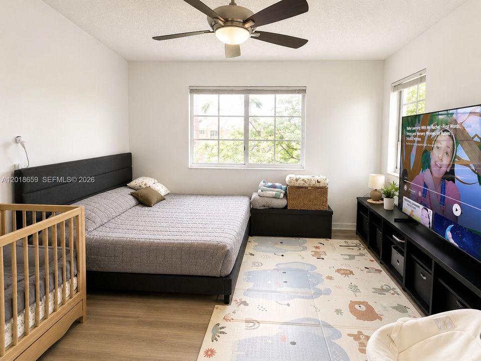 For Sale: $249,700 (1 beds, 1 baths, 730 Square Feet)
