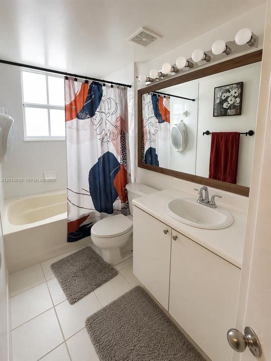 For Sale: $249,700 (1 beds, 1 baths, 730 Square Feet)