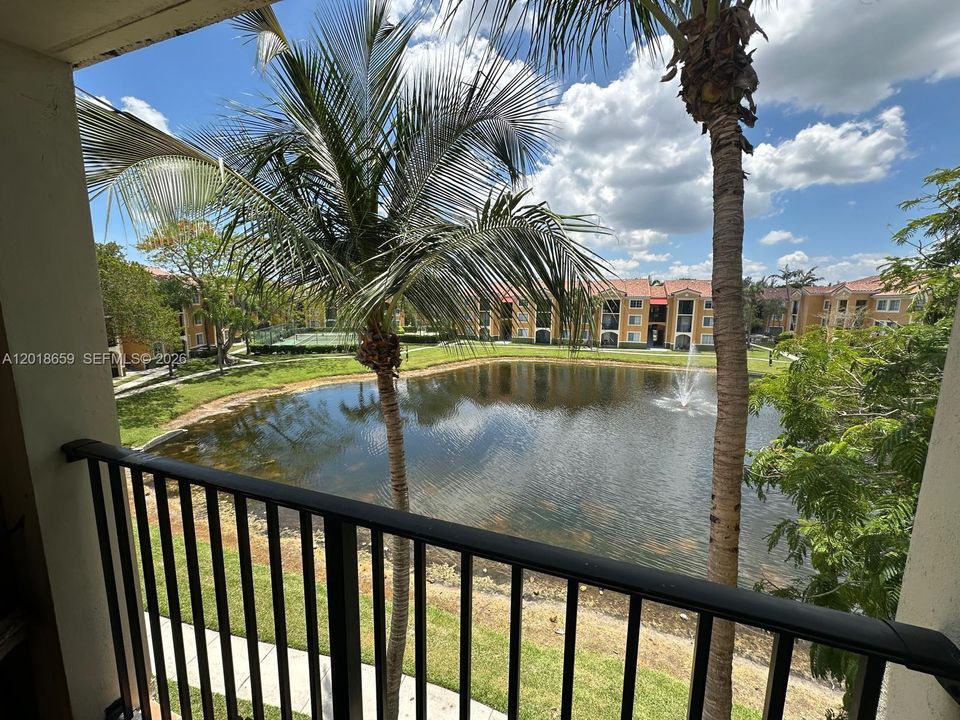 For Sale: $249,700 (1 beds, 1 baths, 730 Square Feet)
