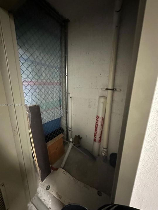 For Sale: $249,700 (1 beds, 1 baths, 730 Square Feet)