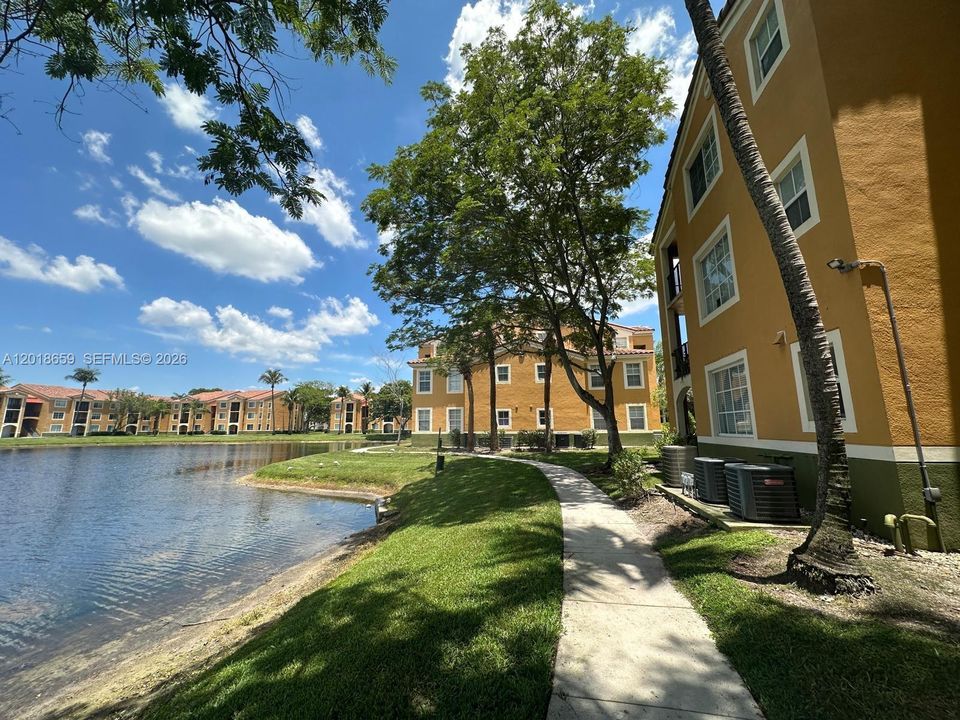 For Sale: $249,700 (1 beds, 1 baths, 730 Square Feet)