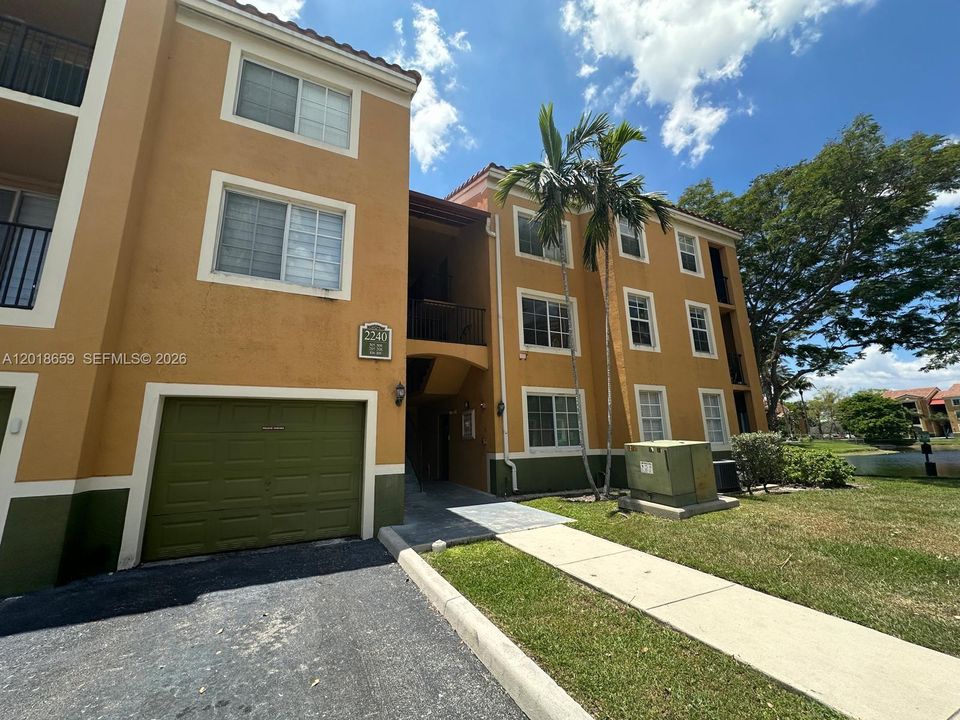 For Sale: $249,700 (1 beds, 1 baths, 730 Square Feet)