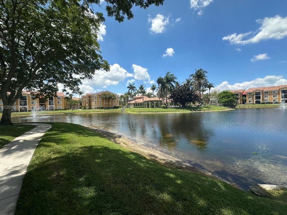 For Sale: $249,700 (1 beds, 1 baths, 730 Square Feet)