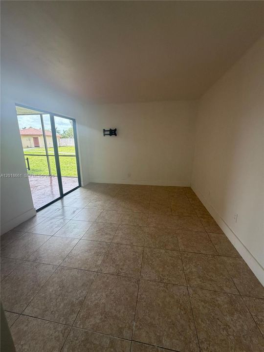 For Sale: $218,000 (2 beds, 2 baths, 820 Square Feet)