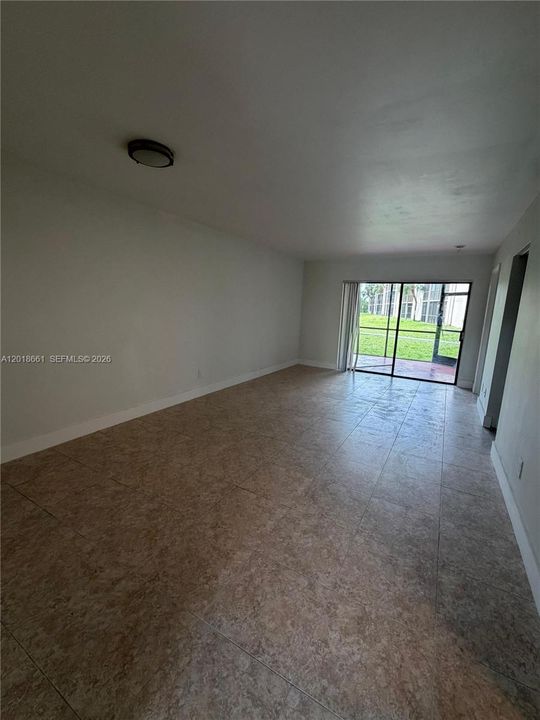 For Sale: $218,000 (2 beds, 2 baths, 820 Square Feet)
