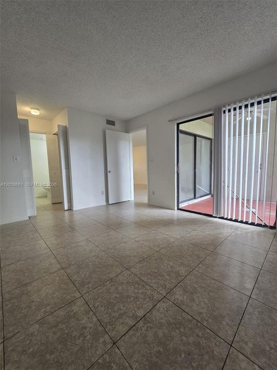 For Sale: $218,000 (2 beds, 2 baths, 820 Square Feet)
