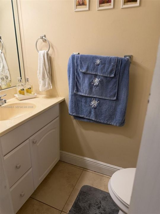 1/2 bath 1st floor