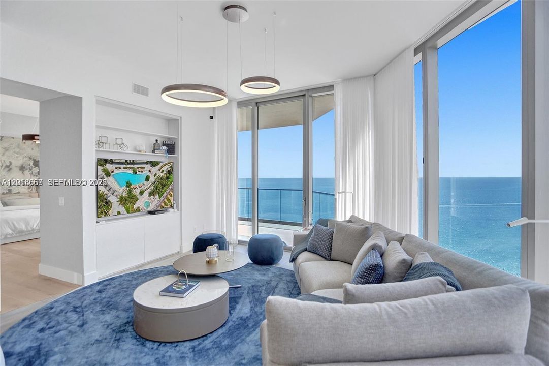 For Sale: $3,050,000 (2 beds, 2 baths, 1592 Square Feet)