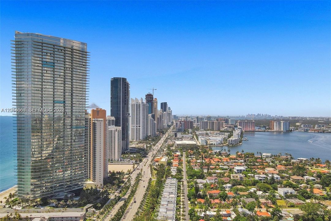 For Sale: $3,050,000 (2 beds, 2 baths, 1592 Square Feet)
