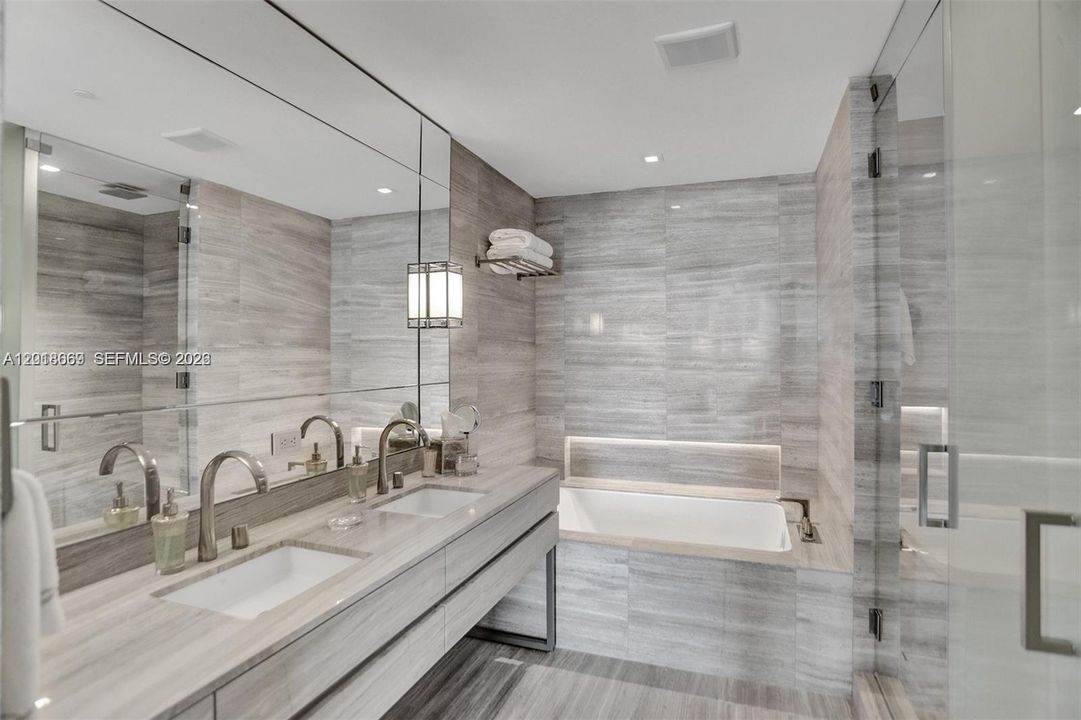 For Sale: $3,050,000 (2 beds, 2 baths, 1592 Square Feet)