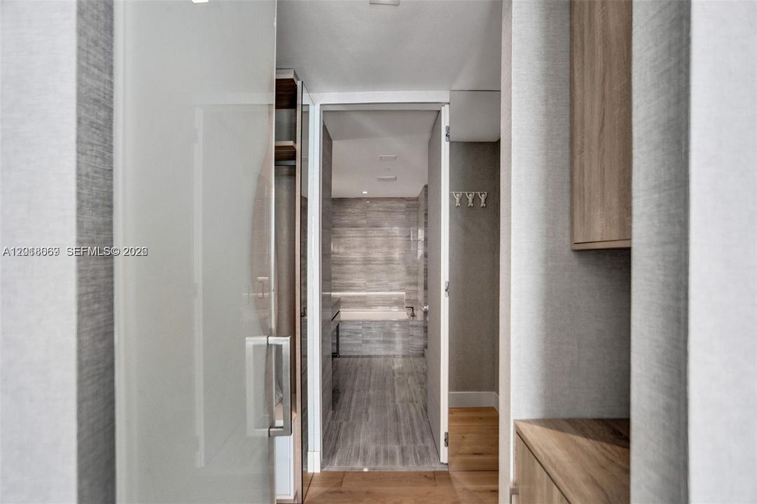 For Sale: $3,050,000 (2 beds, 2 baths, 1592 Square Feet)