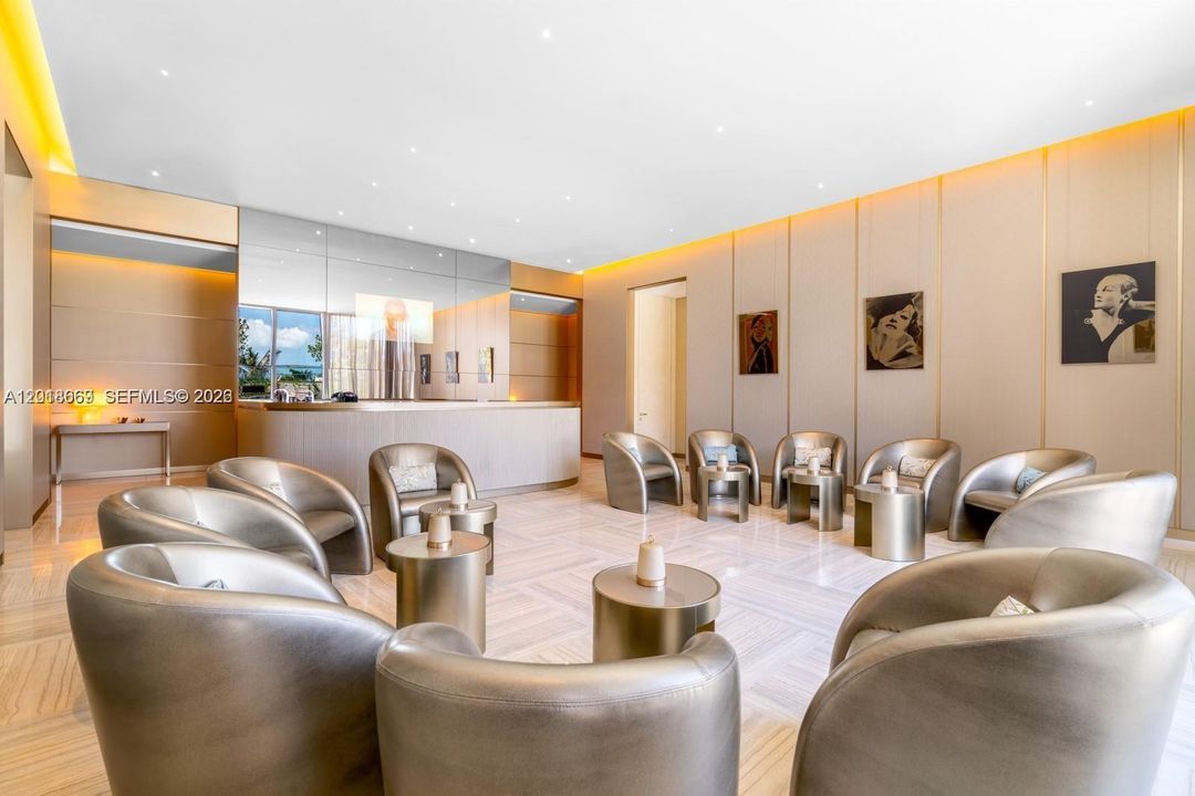 For Sale: $3,050,000 (2 beds, 2 baths, 1592 Square Feet)