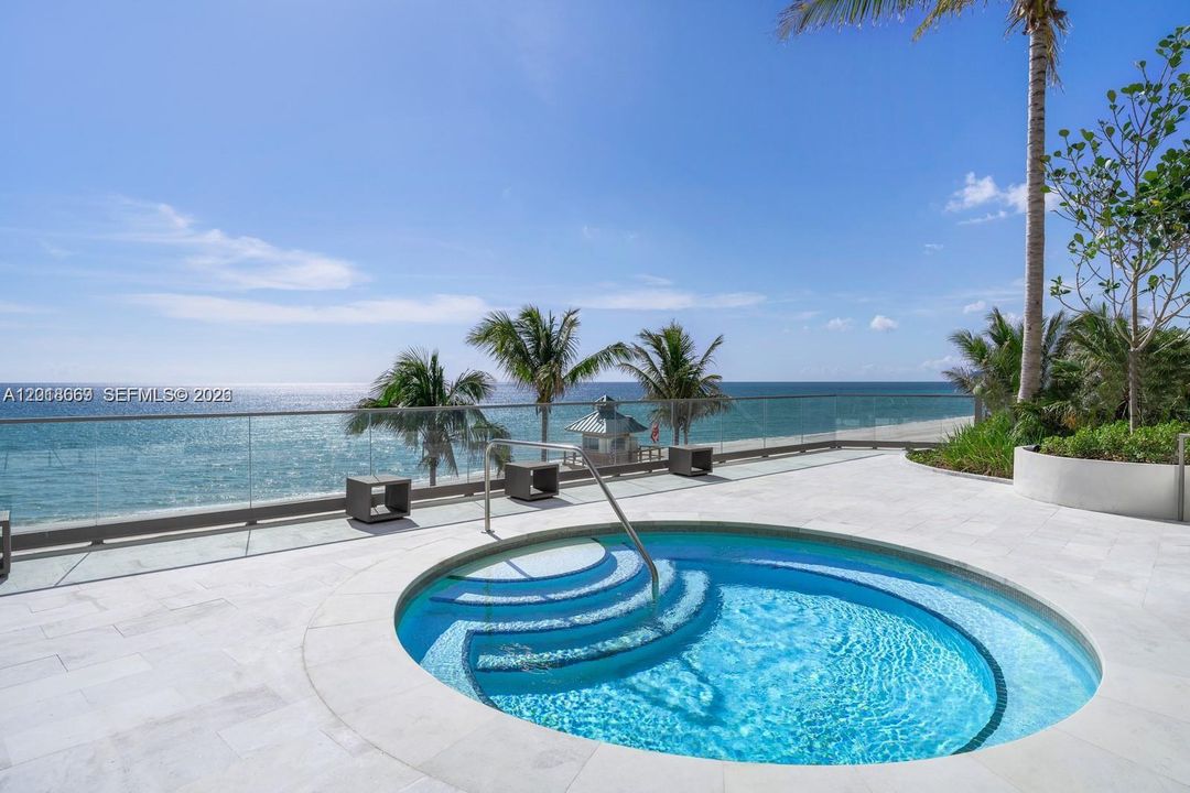 For Sale: $3,050,000 (2 beds, 2 baths, 1592 Square Feet)