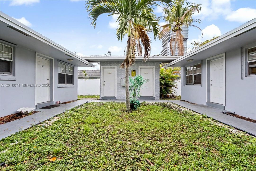 Active With Contract: $1,500 (1 beds, 1 baths, 650 Square Feet)