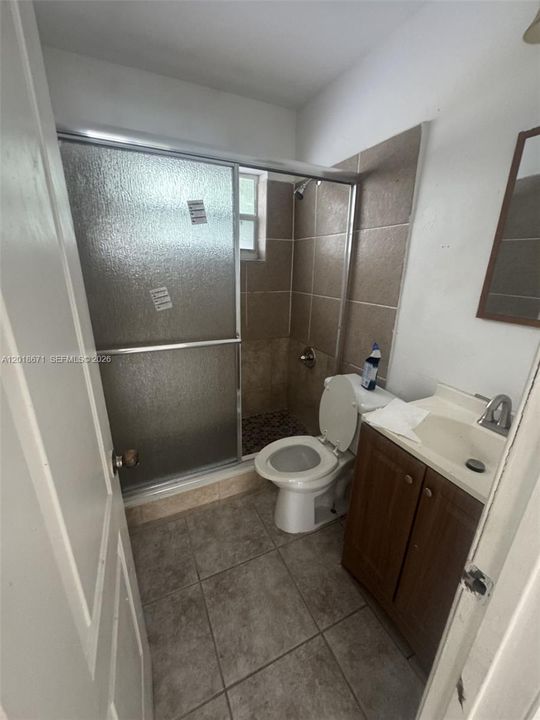Active With Contract: $1,500 (1 beds, 1 baths, 650 Square Feet)