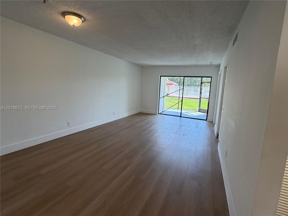 For Sale: $218,000 (2 beds, 2 baths, 820 Square Feet)