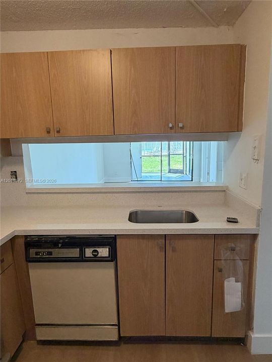 For Sale: $218,000 (2 beds, 2 baths, 820 Square Feet)