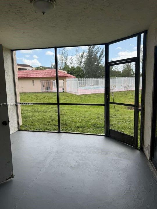 For Sale: $218,000 (2 beds, 2 baths, 820 Square Feet)