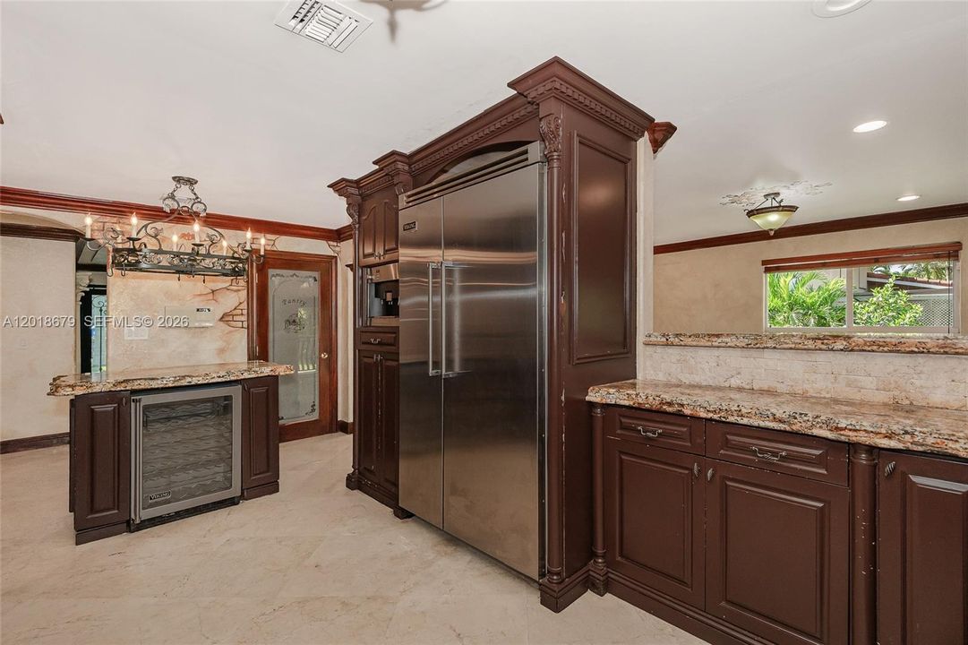 For Rent: $8,500 (5 beds, 3 baths, 3727 Square Feet)