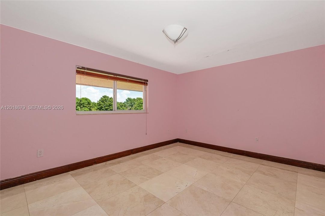 For Rent: $8,500 (5 beds, 3 baths, 3727 Square Feet)