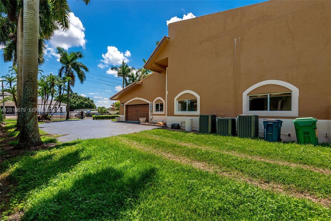 For Rent: $8,500 (5 beds, 3 baths, 3727 Square Feet)