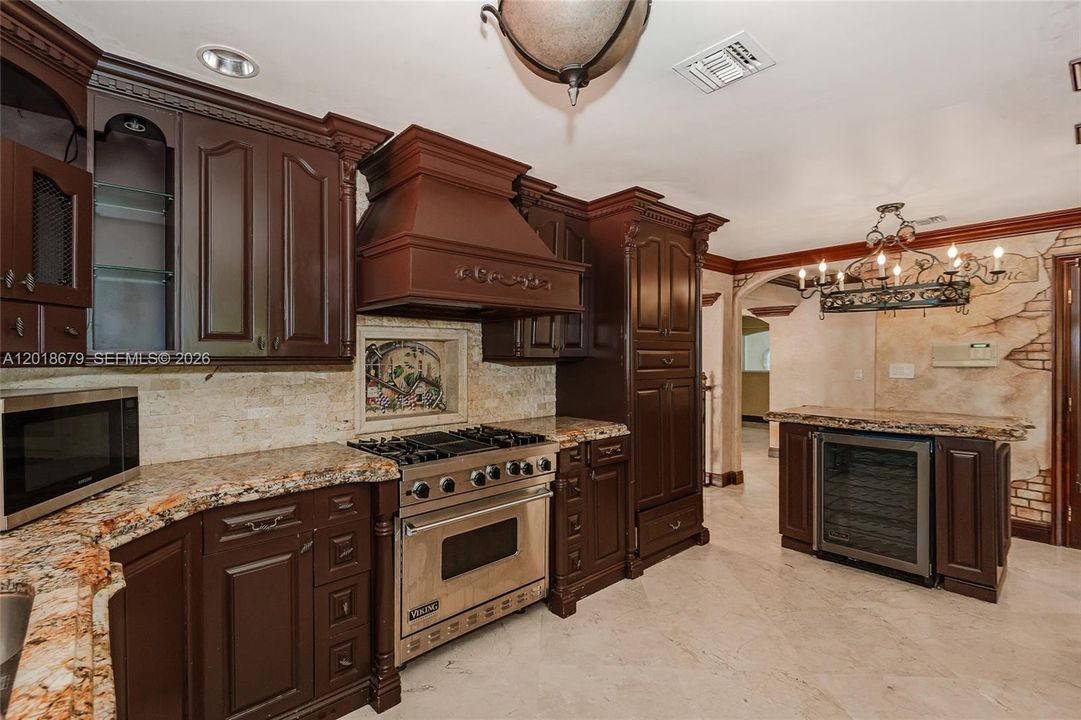 For Rent: $8,500 (5 beds, 3 baths, 3727 Square Feet)