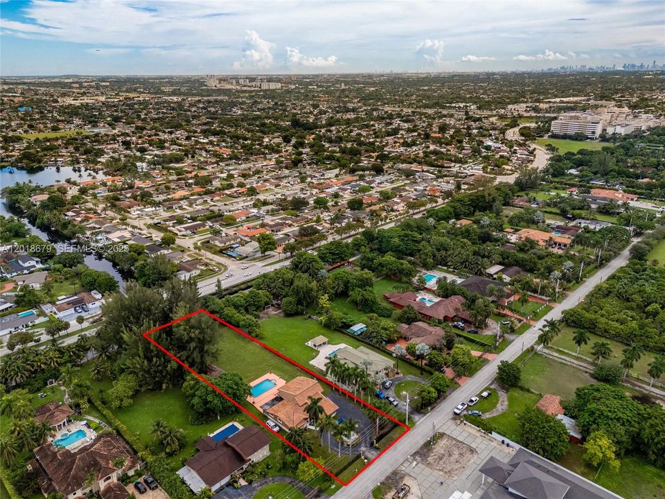 For Rent: $8,500 (5 beds, 3 baths, 3727 Square Feet)