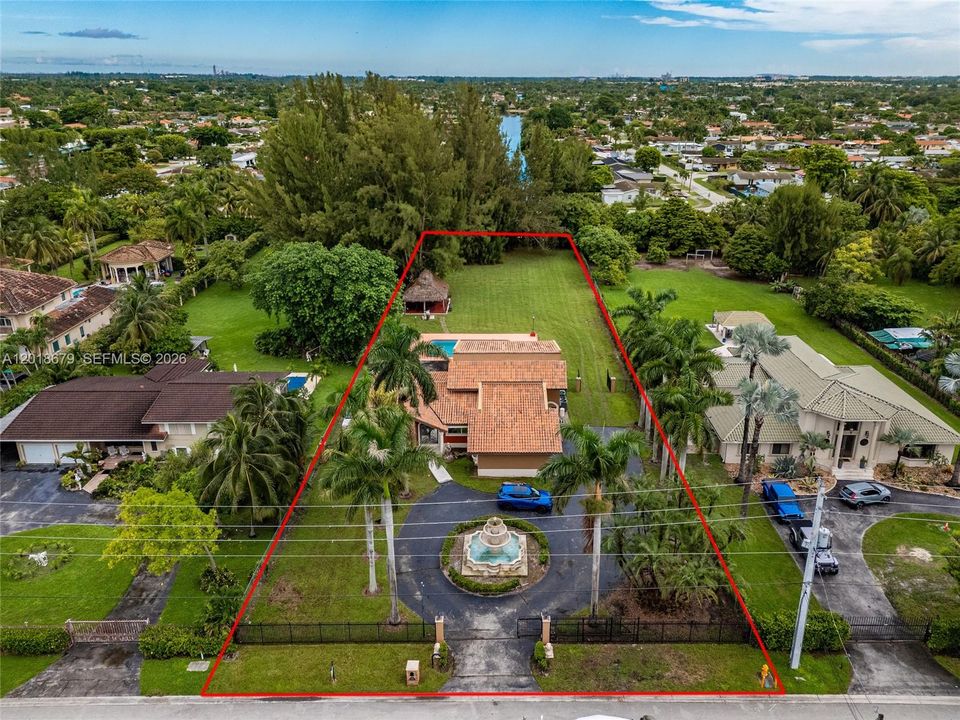 For Rent: $8,500 (5 beds, 3 baths, 3727 Square Feet)