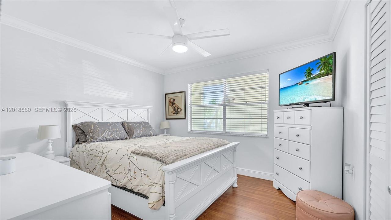 For Sale: $199,000 (2 beds, 2 baths, 962 Square Feet)