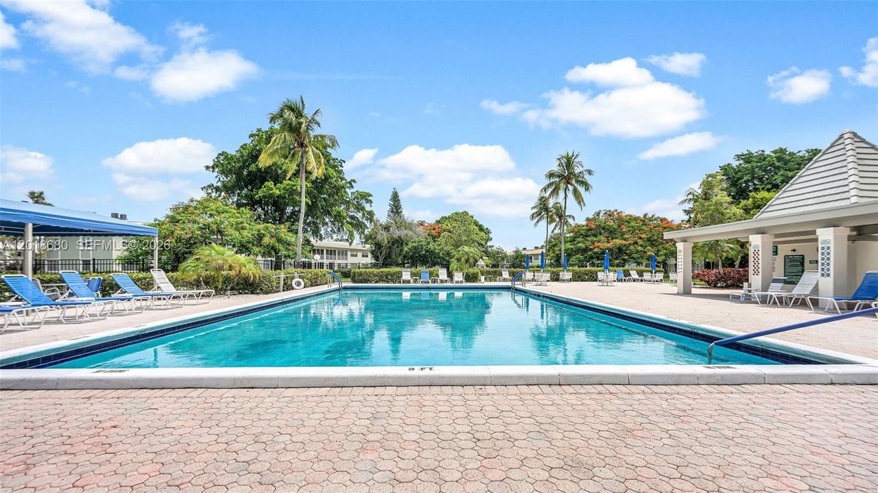 For Sale: $199,000 (2 beds, 2 baths, 962 Square Feet)