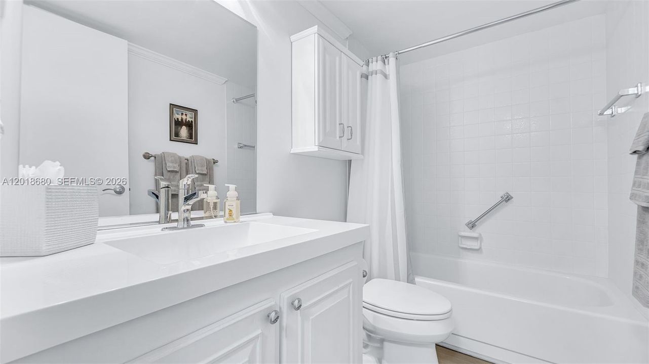 For Sale: $199,000 (2 beds, 2 baths, 962 Square Feet)