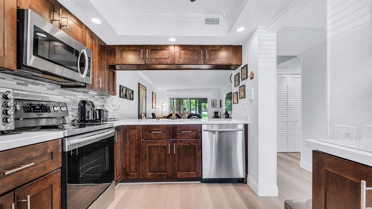 For Sale: $199,000 (2 beds, 2 baths, 962 Square Feet)