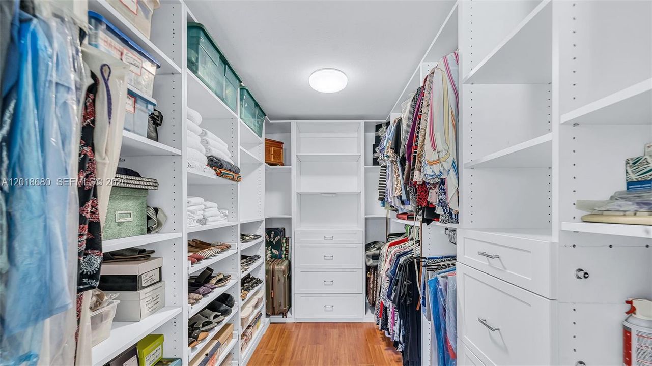 For Sale: $199,000 (2 beds, 2 baths, 962 Square Feet)