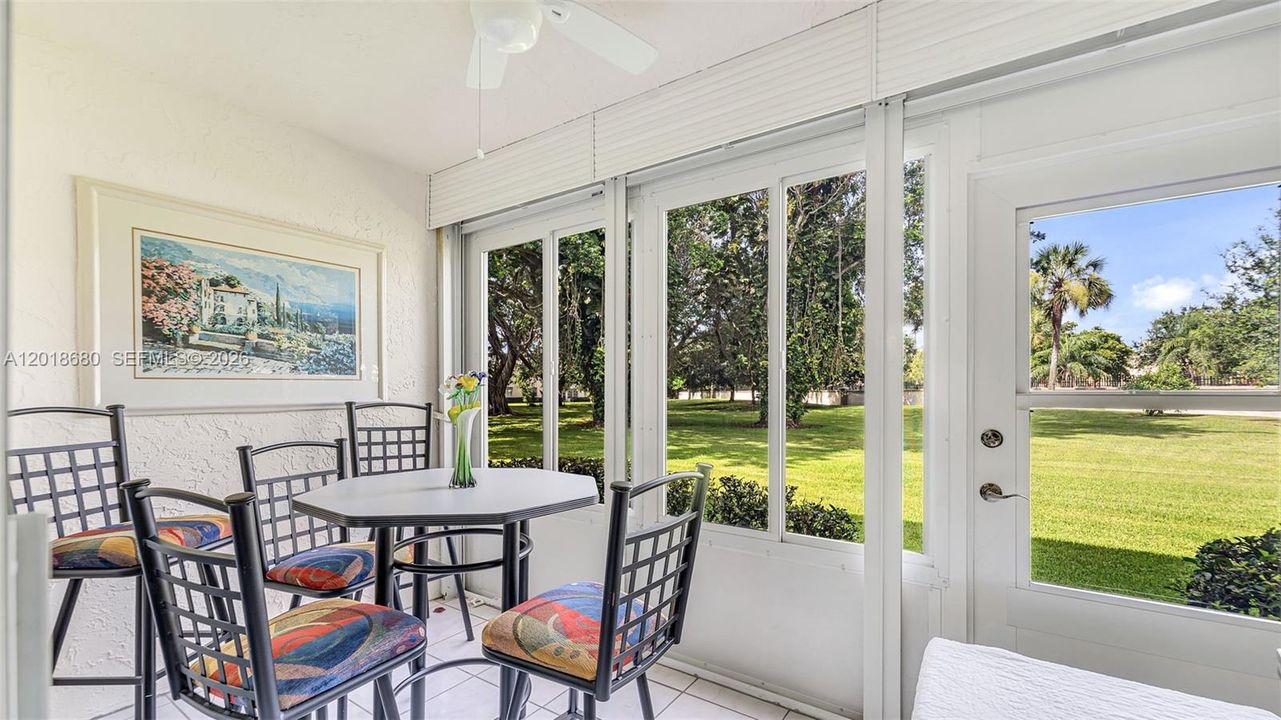 For Sale: $199,000 (2 beds, 2 baths, 962 Square Feet)