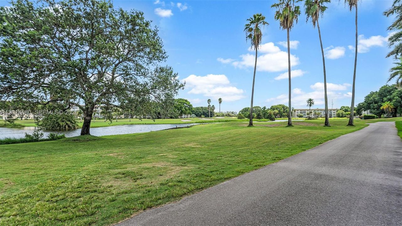 For Sale: $199,000 (2 beds, 2 baths, 962 Square Feet)