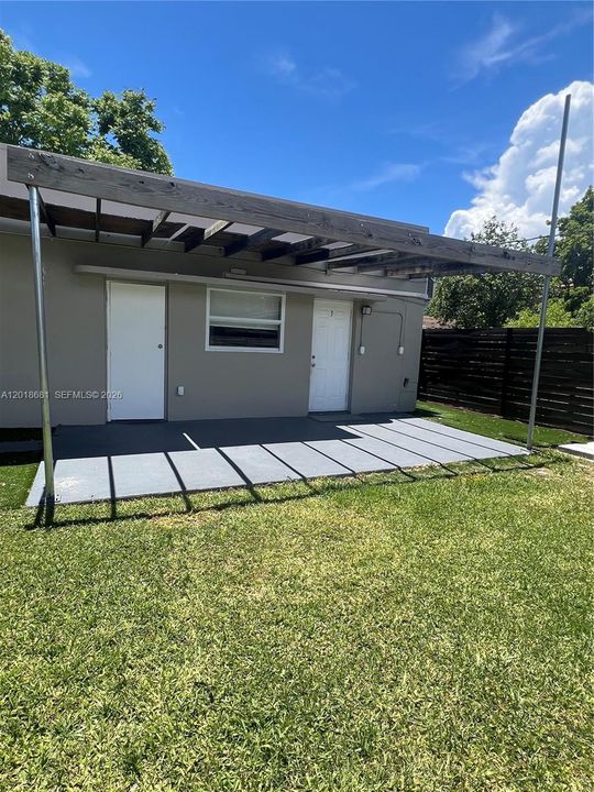 Active With Contract: $2,300 (2 beds, 1 baths, 2878 Square Feet)