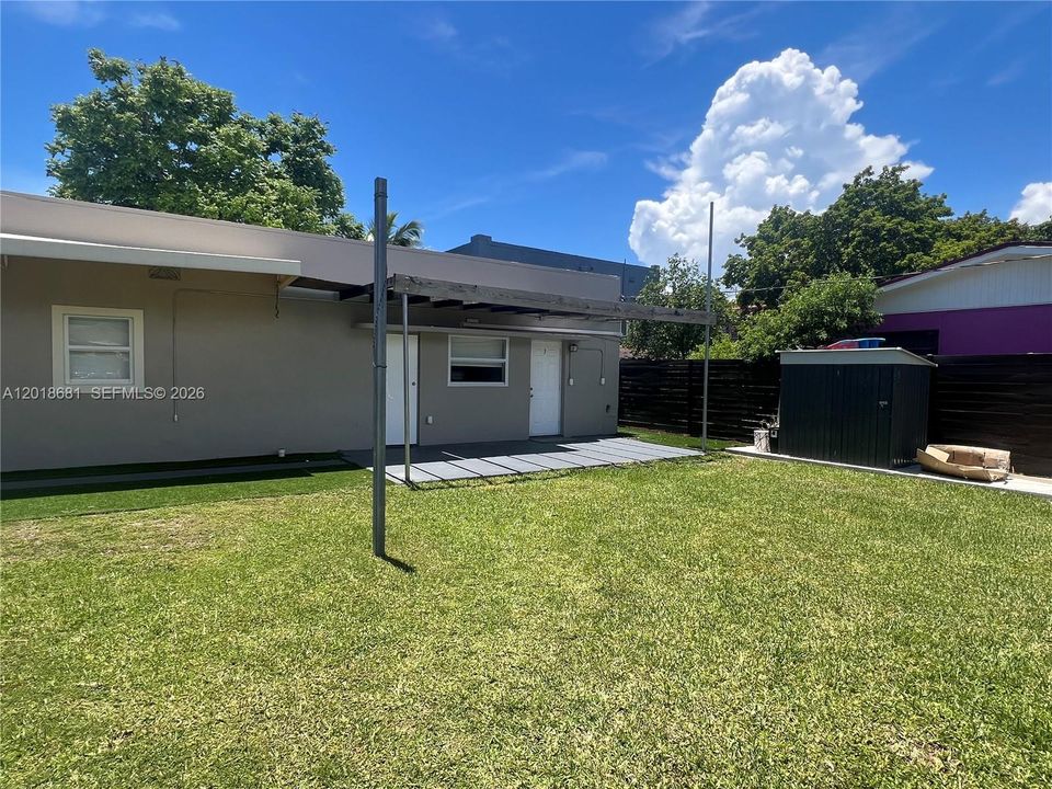 Active With Contract: $2,300 (2 beds, 1 baths, 2878 Square Feet)