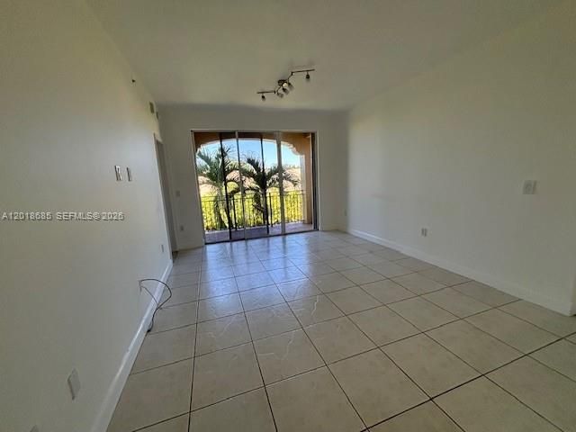 Activo con contrato: $2,400 (2 camas, 2 baños, 1115 Pies cuadrados)