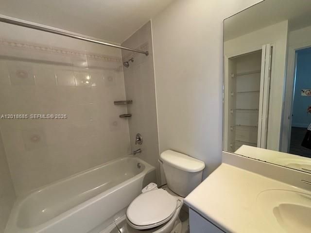 Activo con contrato: $2,400 (2 camas, 2 baños, 1115 Pies cuadrados)