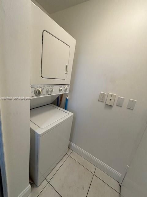 Activo con contrato: $2,400 (2 camas, 2 baños, 1115 Pies cuadrados)