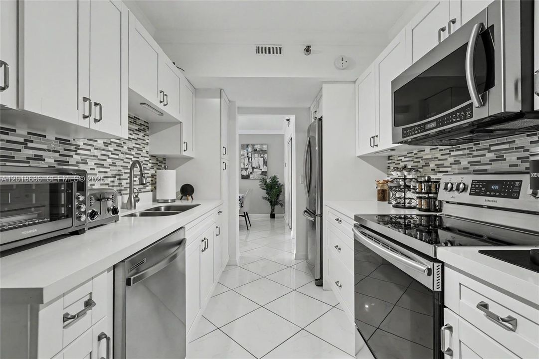 Active With Contract: $159,500 (1 beds, 1 baths, 844 Square Feet)