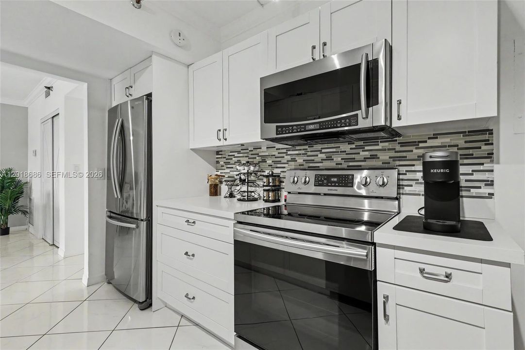 Active With Contract: $159,500 (1 beds, 1 baths, 844 Square Feet)