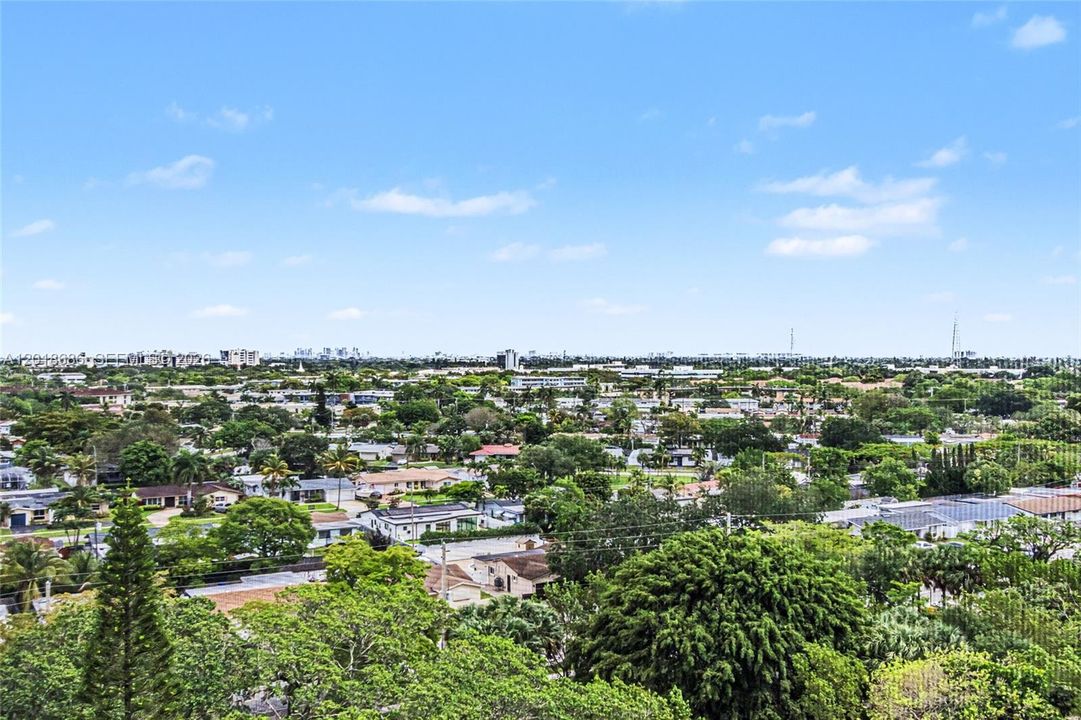 Active With Contract: $159,500 (1 beds, 1 baths, 844 Square Feet)