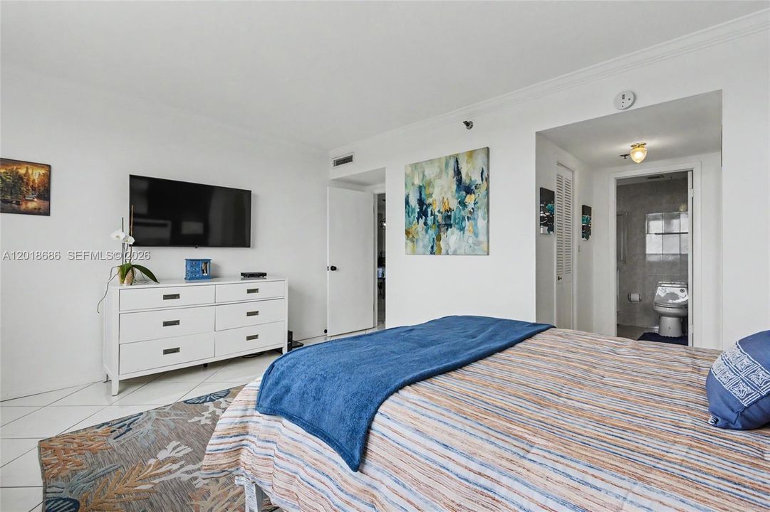 Active With Contract: $159,500 (1 beds, 1 baths, 844 Square Feet)
