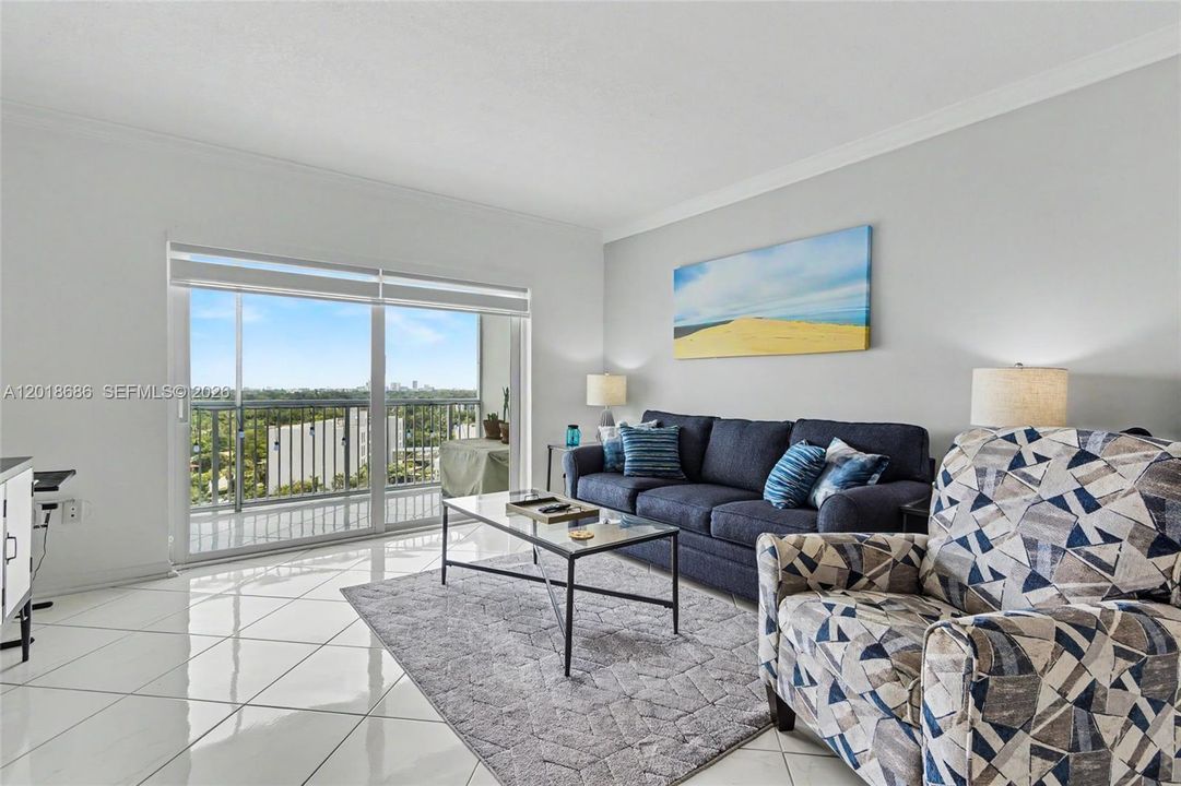 Active With Contract: $159,500 (1 beds, 1 baths, 844 Square Feet)