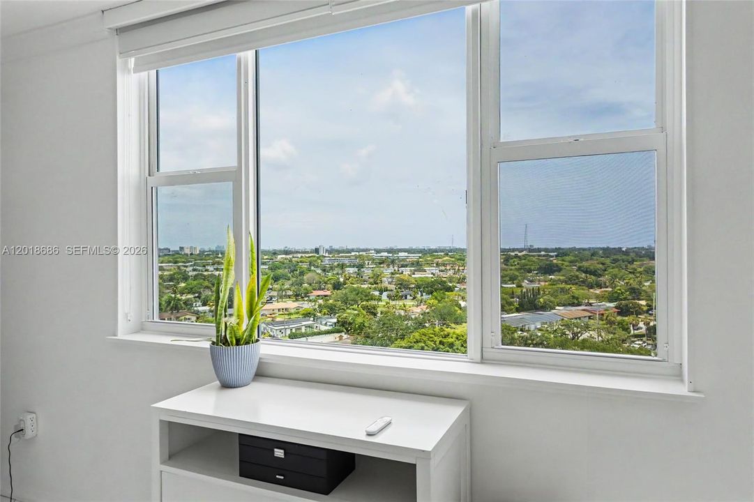 Active With Contract: $159,500 (1 beds, 1 baths, 844 Square Feet)