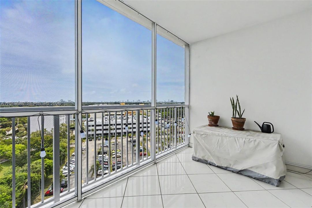 Active With Contract: $159,500 (1 beds, 1 baths, 844 Square Feet)